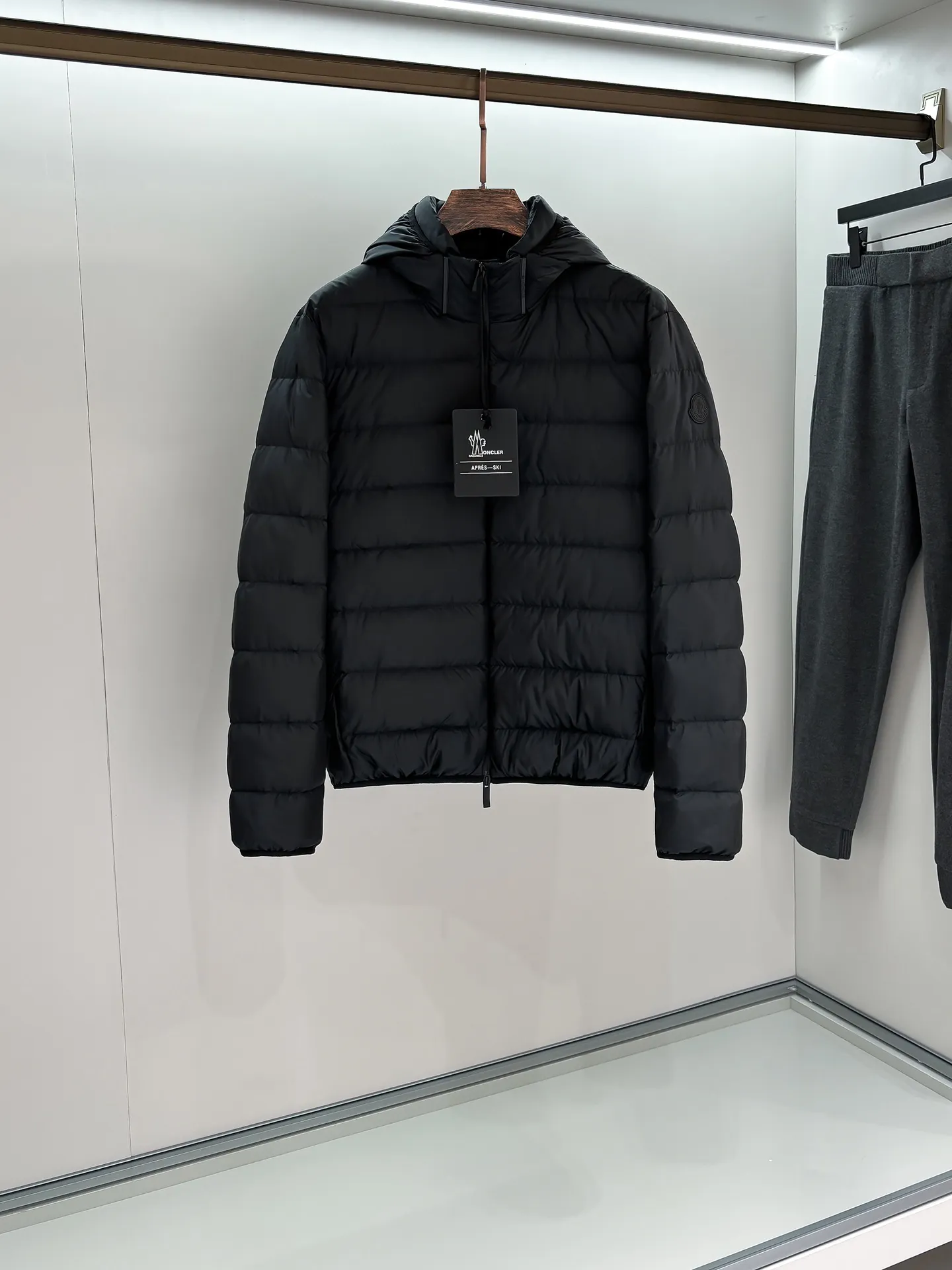 MON 26 ，Jeluz Jeluz ， 90 。 ， 。 : Size：1 2 3 4 5 24020 Size : 1 : 112cm- 50cm- 65cm- 66 2 : 116cm- 51cm- 66cm- 67 3 : 120cm- 52cm- 67cm- 68 4 : 124cm- 53cm- 68cm- 69 5 : 128cm- 54cm- 70cm- 70
